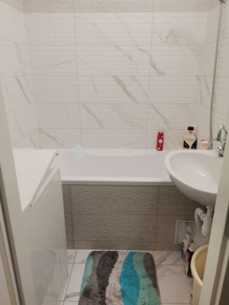 Elad� 67 nm-es lak�s Veszpr�m