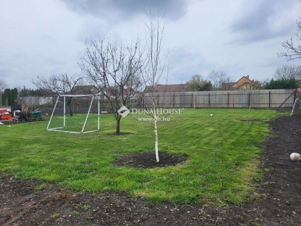 Elad� 685 nm-es telek Szeged