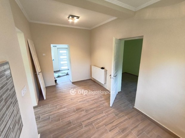 Elad� 68 nm-es h�z Hunya