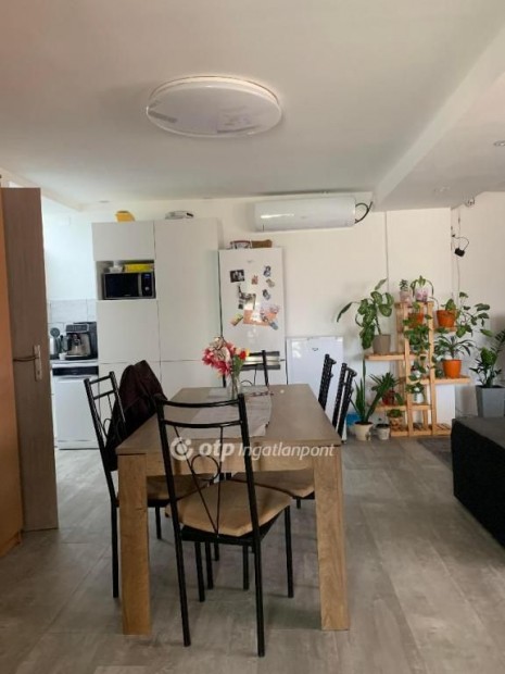 Elad� 69 nm-es h�z Enying