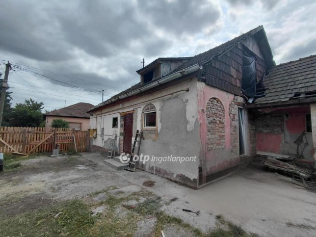 Elad 69 nm-es hz Hatvan