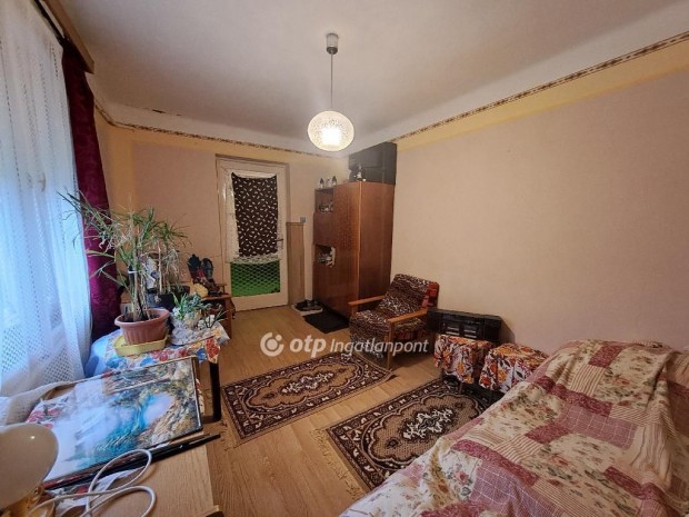 Elad� 69 nm-es h�z Kis�jsz�ll�s