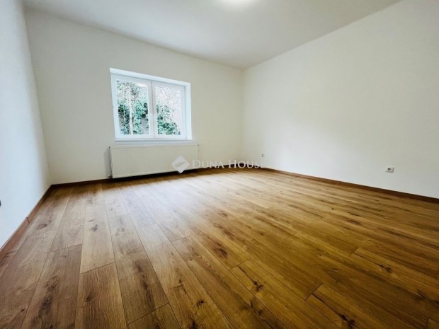 Elad� 69 nm-es h�z Nagyk�ta