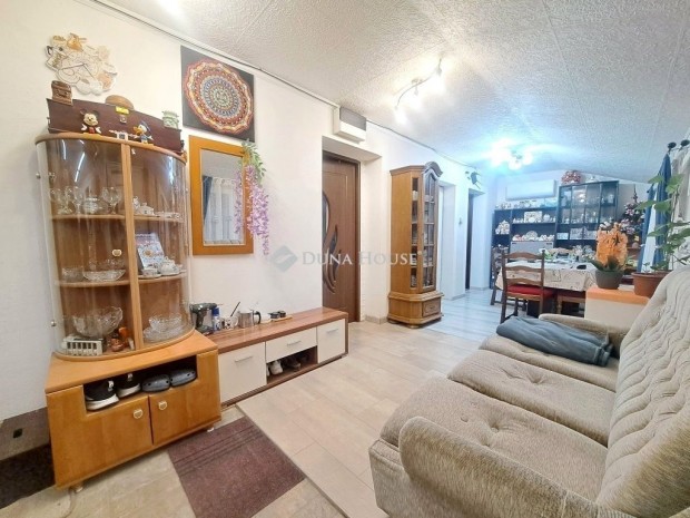 Elad� 69 nm-es h�z Tiszak�cske