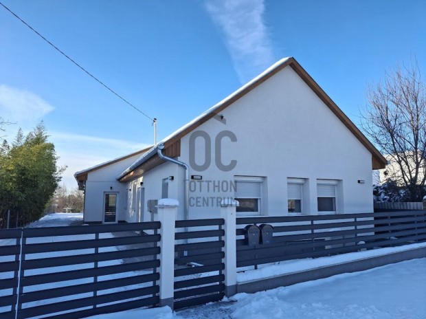 Elad� 69 nm-es lak�s Abony