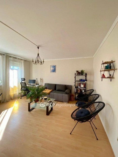 Elad� 69 nm-es lak�s P�pa