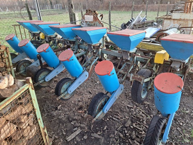 Elad 6 soros SPC kukorica vetgp szllt kocsival mtrgya adagols