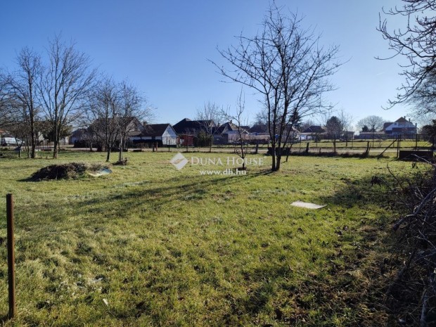 Elad� 706 nm-es telek Pusztaszabolcs