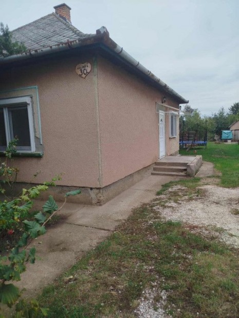 Elad� 70 nm-es Csal�di h�z Debrecen