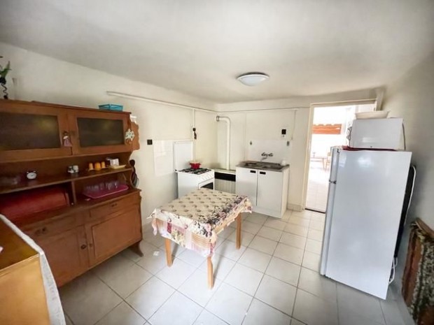 Elad� 70 nm-es Csal�di h�z Paks