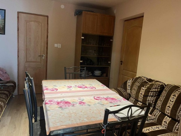 Elad� 70 nm-es Fel�j�tott Csal�di h�z N�dudvar