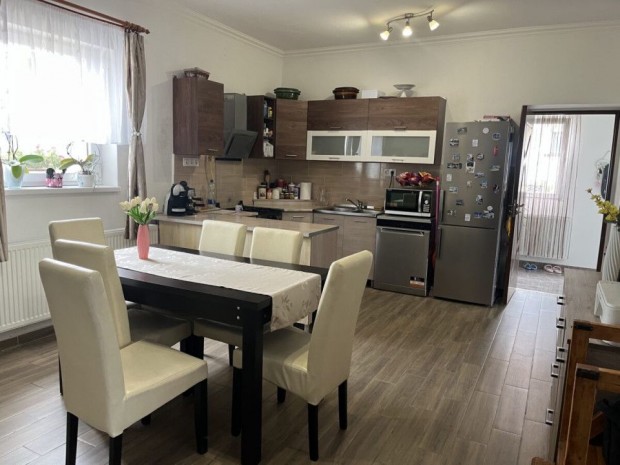 Elad� 70 nm-es �jszer� �llapot� Csal�di h�z N�dudvar