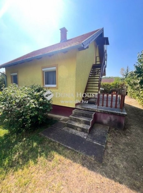 Elad� 70 nm-es h�z Balatonkenese