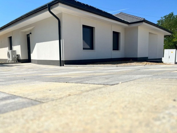 Elad� 70 nm-es h�z Cserszegtomaj