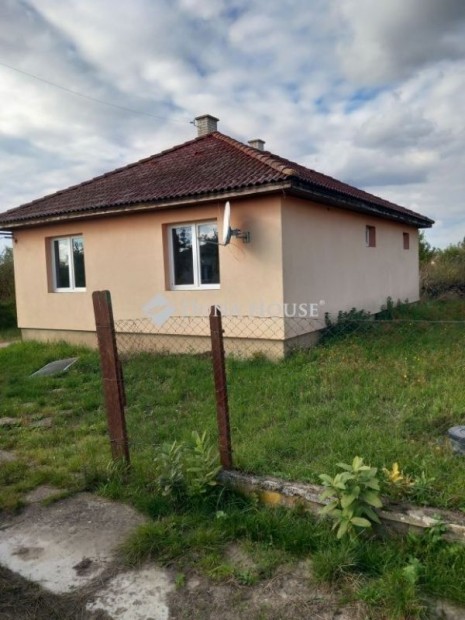 Elad� 70 nm-es h�z Dombr�d