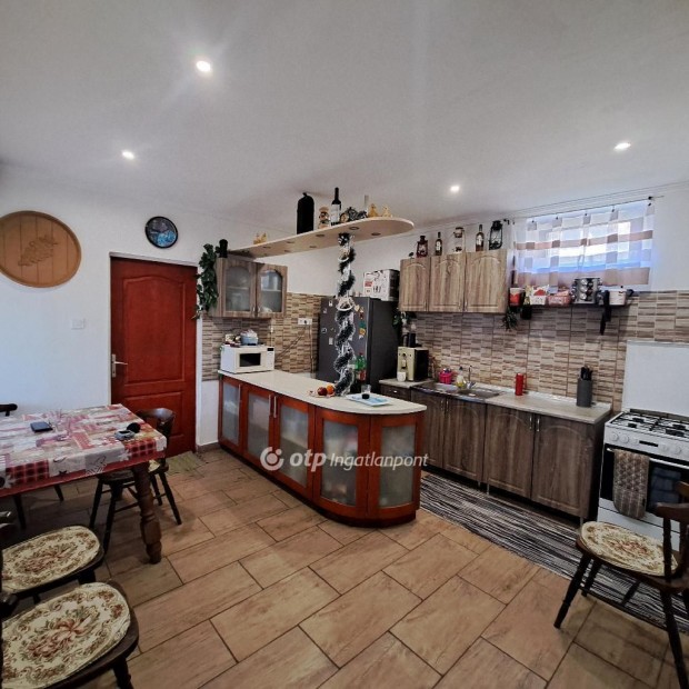 Elad� 70 nm-es h�z Egerfarmos