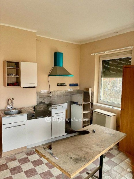 Elad� 70 nm-es h�z Sz�szv�r