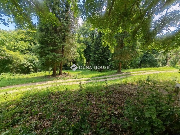 Elad� 716 nm-es telek Orf�