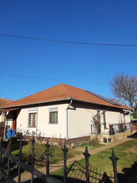 Elad� 71 nm-es Fel�j�tott Ikerh�z Debrecen