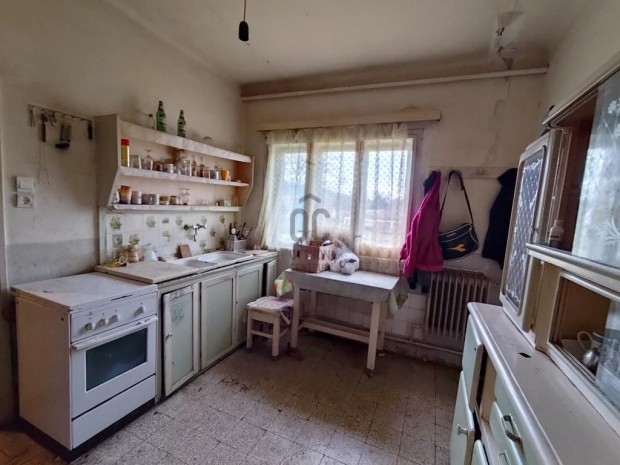 Elad� 71 nm-es h�z Cs�m�r