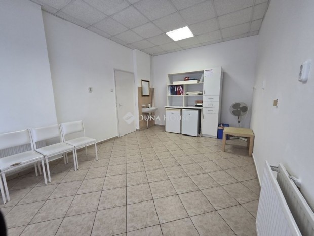 Elad� 71 nm-es iroda Szeged