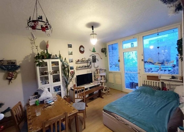 Elad� 71 nm-es lak�s Budapest 4. ker. #5130398