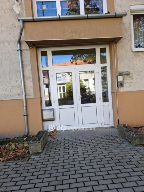 Elad� 71 nm-es lak�s Hajd�b�sz�rm�ny