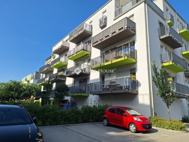 Elad� 71 nm-es lak�s Kecskem�t