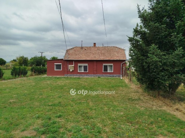 Elad� 71 nm-es lak�s Nagyhars�ny