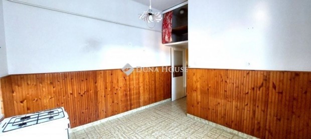 Elad� 71 nm-es lak�s Szombathely