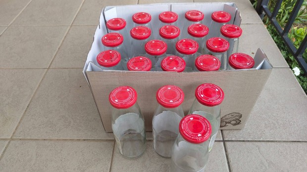 Eladó 720mL-es paradicsomos befőttes üveg tetővel