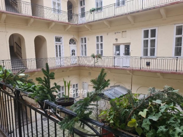 Elad� 72 nm-es �jszer� �llapot� t�gla lak�s Budapest V. ker�let