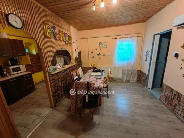 Elad� 72 nm-es h�z Karcag