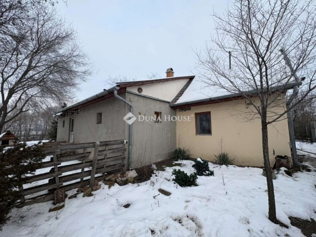 Elad� 72 nm-es h�z Nagyk�ta