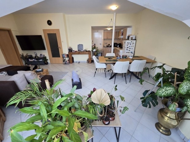 Elad� 72 nm-es lak�s Veszpr�m