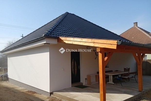 Elad� 73 nm-es h�z Magl�d