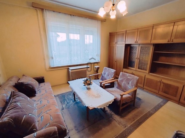 Elad� 73 nm-es h�z Nagyk�r�s