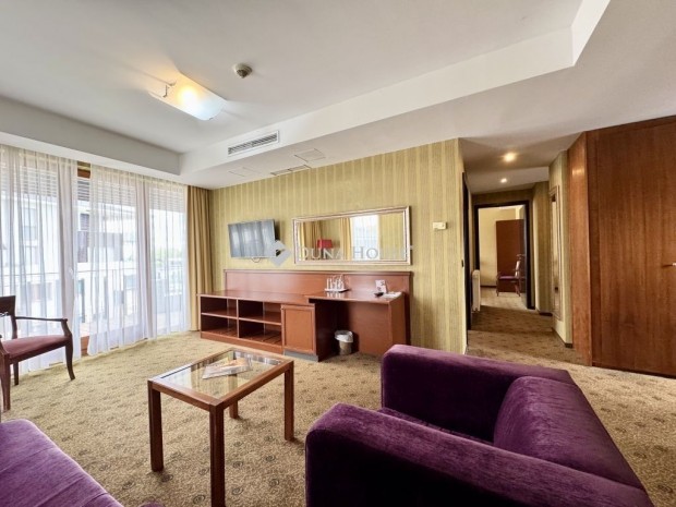 Elad� 73 nm-es lak�s Balatonf�red