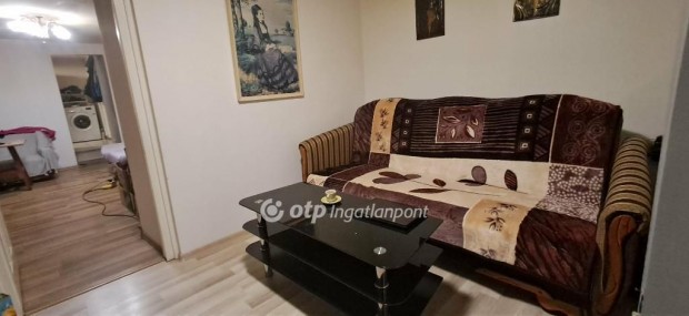 Elad� 74 nm-es h�z Ecs�d