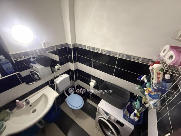 Elad� 74 nm-es h�z Tiszak�cske