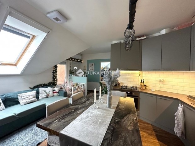 Elad� 74 nm-es lak�s Dunavars�ny