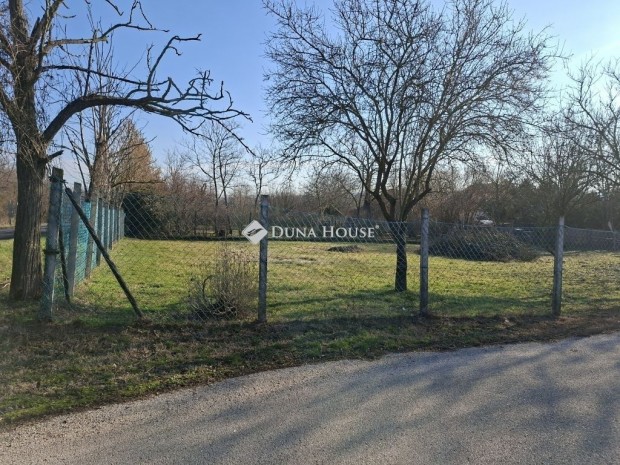 Elad� 753 nm-es telek Sz�kesfeh�rv�r