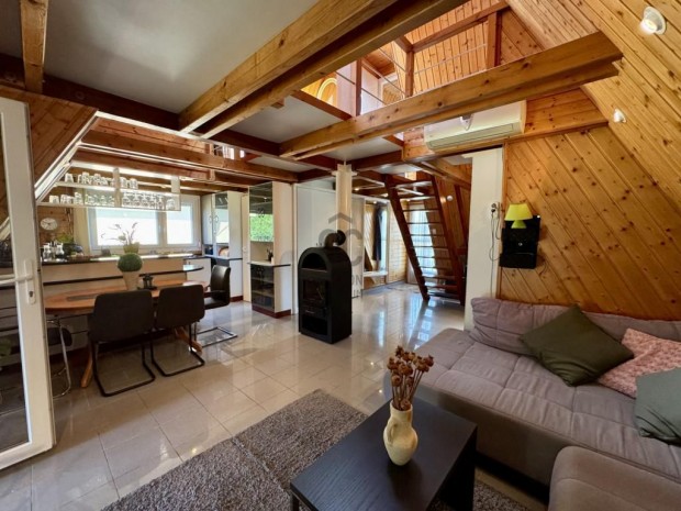 Elad� 75 nm-es h�z Balatonber�ny