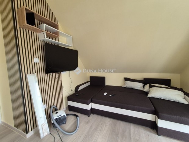 Elad� 75 nm-es h�z Balatonkenese