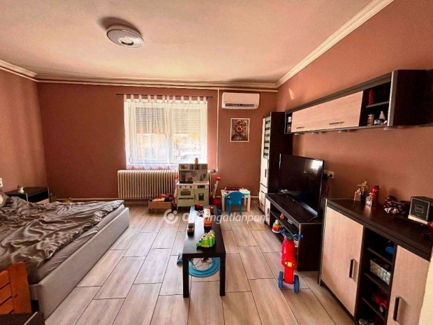 Elad� 75 nm-es h�z Tass