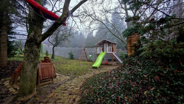 Elad� 76 m2 csal�di h�z, Gy�r�jbar�t