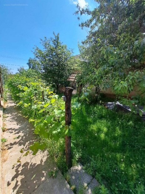 Elad� 76 nm-es Fel�j�tand� Csal�di h�z Kaposhomok