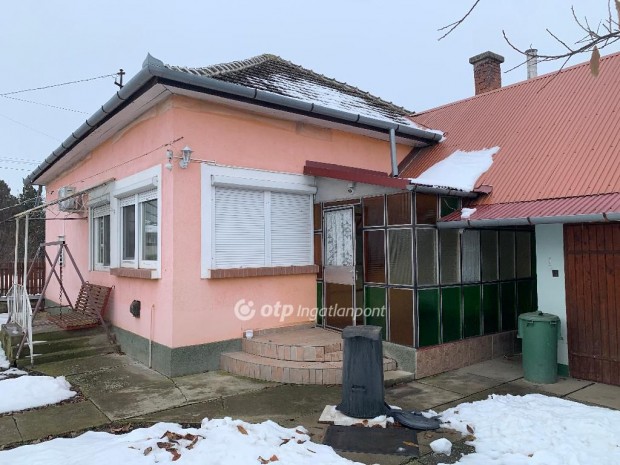 Elad� 76 nm-es h�z Tiszap�sp�ki