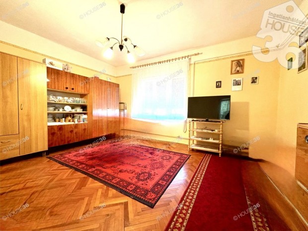 Elad� 76 nm-es h�z V�rosf�ld