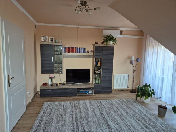 Elad� 76m2 lak�s 17. ker�let, R�koszkereszt�r